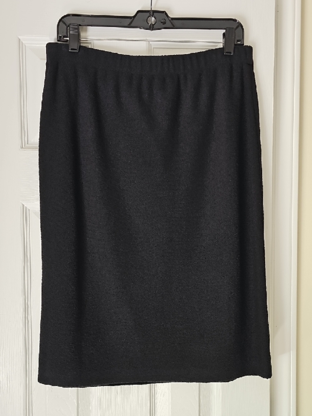 St. John Classic Feminine Tux Suit with Satin Trim - Picture 4 of 4
